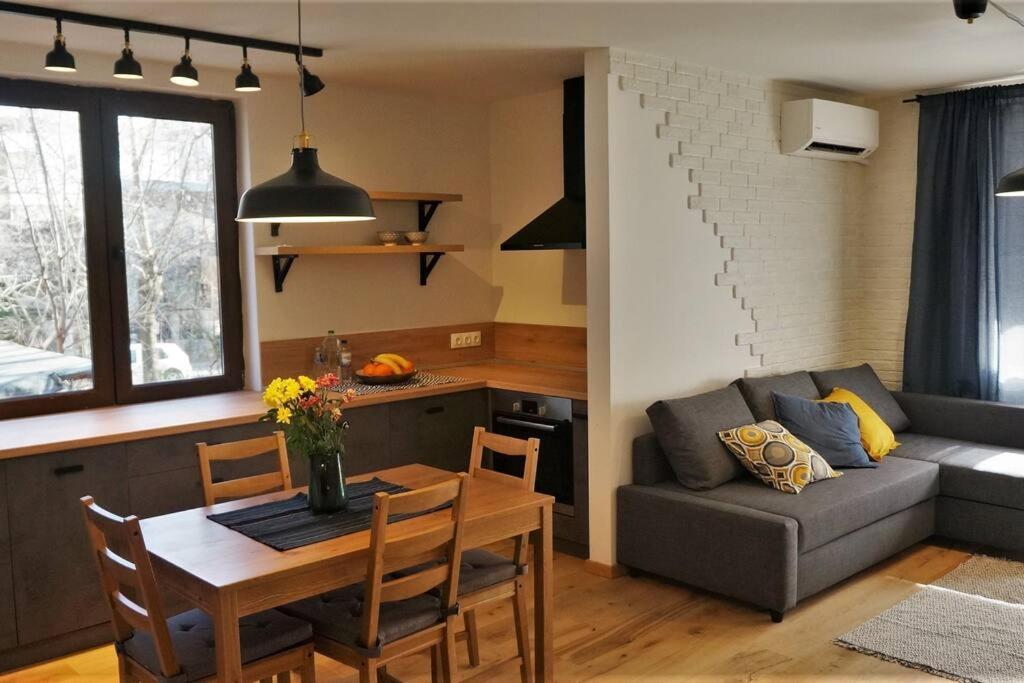 Centrally Located , Brand New, Cozy Apartment With Parking โซเฟีย ภายนอก รูปภาพ